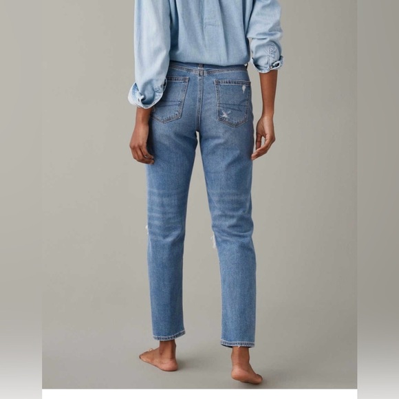 American Eagle Women's Size 2 Blue Ripped Mom Jeans High-Rise Relaxed Fit - Picture 5 of 9
